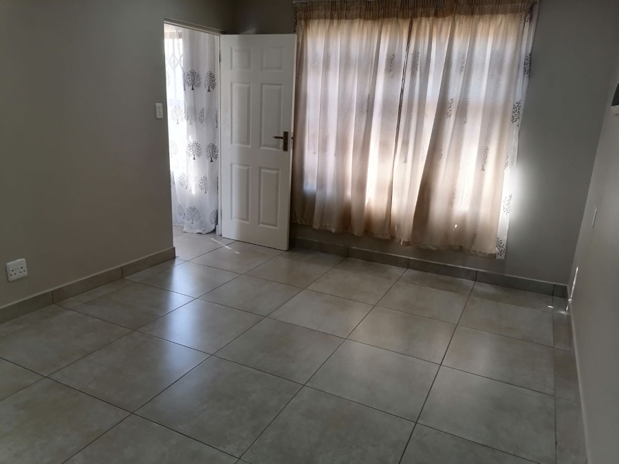 To Let 3 Bedroom Property for Rent in Bloemspruit Free State